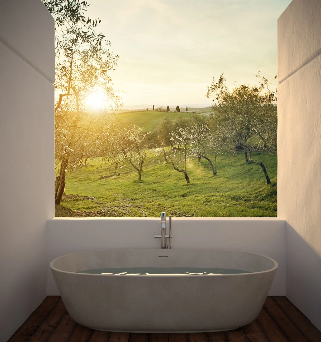 Rendering di un bagno con vasca freestanding davanti a una finestra sulla campagna con ulivi